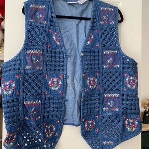 Bobbie Brooks Vintage Jean Vest w. Embroidered details
